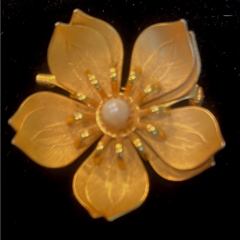 Vintage Gold Tone Floral Brooch